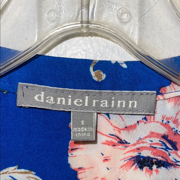 Daniel Rainn Navy Blue with Pink Floral Sleeveless Blouse Size Small Stitch Fix - Picture 2 of 4